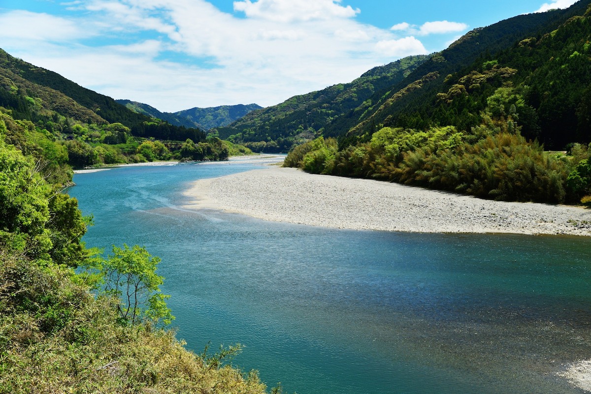 仁淀ブルー♪【日本一の透明度】青く美しい仁淀川で遊びませんか♪