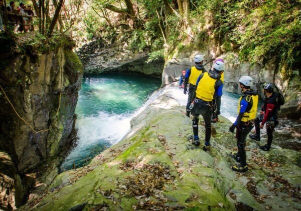 大迫力の沢下り！キャニオニングが体験できるおすすめツアー5選