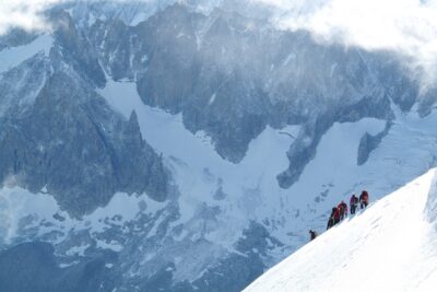 初心者へおすすめ！雪山への登山ならツアーに参加しよう！