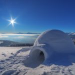 イヌイット伝統の雪の家『イグルー』を作って泊まってみよう！