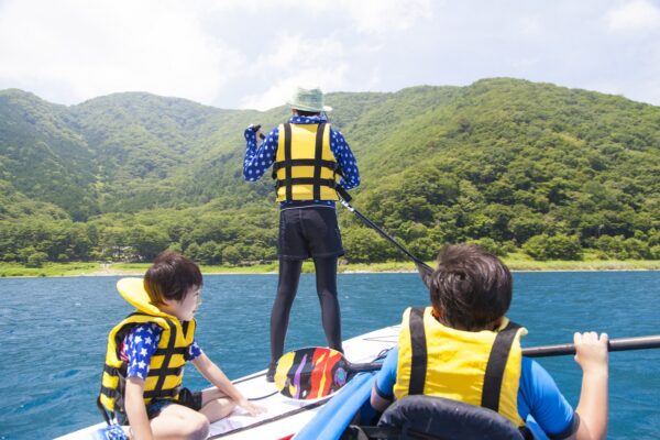 親子で楽しもう！アース軽井沢アウトドアベース主催の「春の新緑カヌー カヤック体験」