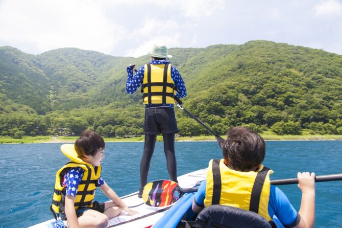 親子で楽しもう！アース軽井沢アウトドアベース主催の「春の新緑カヌー カヤック体験」