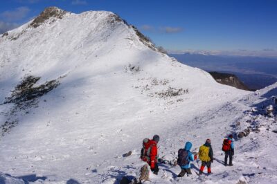 実地経験重視の登山教室「無名山塾・こぐま自然クラブ」で安全登山を学ぶ