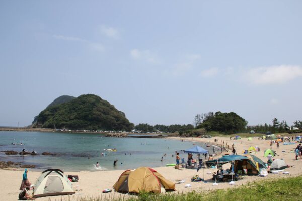 夏休みに最高の思い出を！海水浴や磯遊びができる海辺のキャンプ場〜関西編