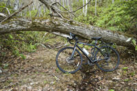ロードバイクとMTBのいいとこ取り！未舗装路も走れる「グラベルバイク」の魅力について