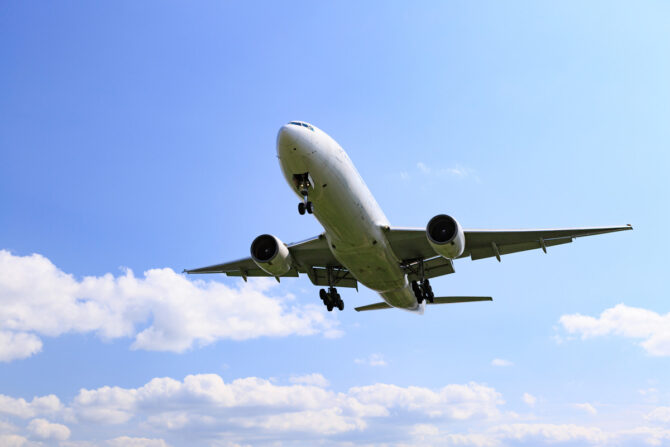 スキューバダイビングの後、時間を空けないと飛行機に乗れない理由とは？