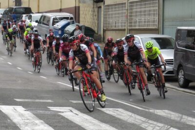 女子のロードバイクレース 「ザルディバルコ・エマクメーン・サリア」