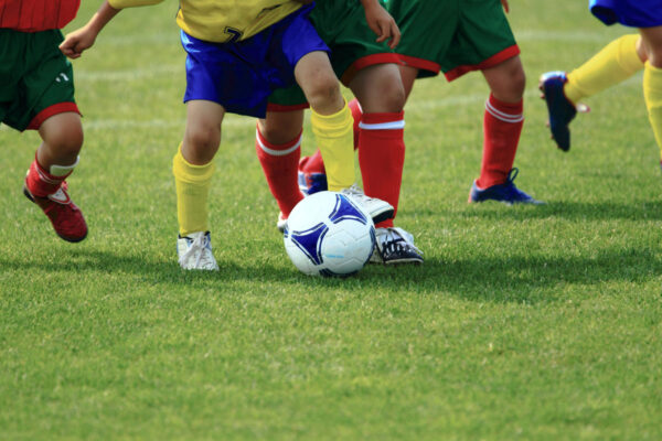 子供に習わせたいスポーツ、サッカーが人気の秘密