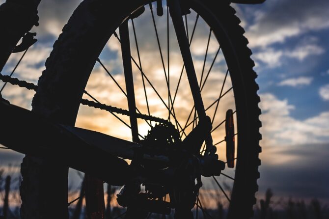自転車の走行性能に直結！自転車のタイヤ交換のタイミングとサイズの選び方