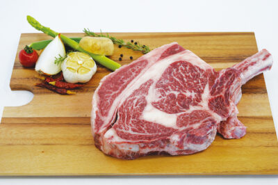 BBQのベストシーズンにインスタ映えするお肉を！　赤城牛骨付き塊肉『トマホークステーキ』『Ｌボーンステーキ』を発売