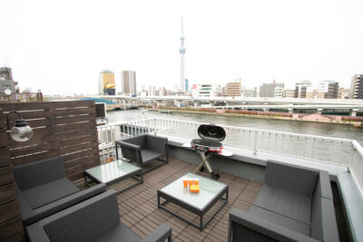 浅草・隅田川沿いに新たな屋上BBQスペースが誕生！ 浅草の花火大会の打ち上げ会場がすぐのビルの屋上で、特別な時間を