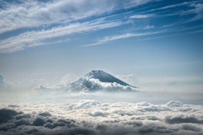 富士山で日本一ラグジュアリーな登山プログラム「グラマラス富士登山」が開催