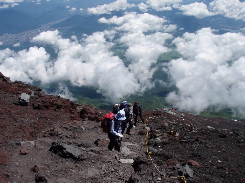 星のや富士「グラマラス富士登山」