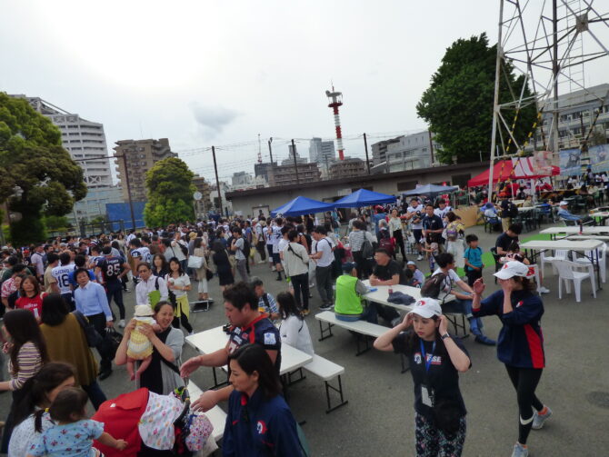 富士通スタジアム川崎でハワイアンキャンプ！