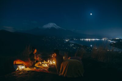 星のや富士 富士山の絶景を望むナイトピクニックを楽しむ 「富士ムーンライトトレッキング」を開催