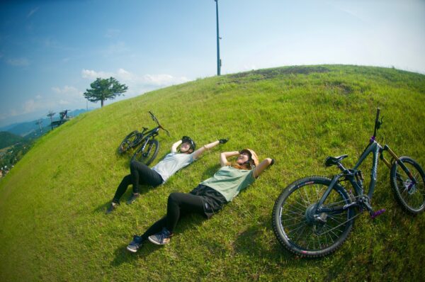 関西初！スキー場がリフト付きマウンテンバイクコースに大変身　 神鍋高原にプロ監修の5コースを設営し、手ぶらでも楽しめる