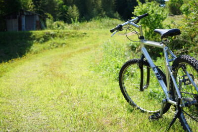 海外で人気のE-Bikeとは？電動アシスト付き軽快車との違いを解説