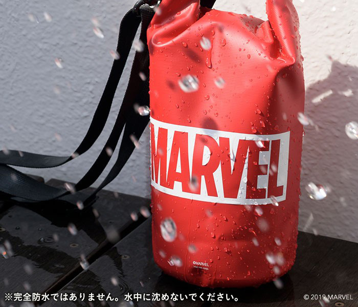 MARVEL ロゴデザインの防水バッグ