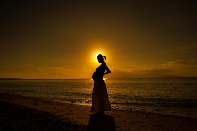 妊婦だって海に行きたい！妊婦の海水浴が危険と言われる理由とは？