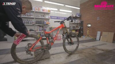 自転車のオフロード好き必見！！泥落としスプレー「マッドオフ」