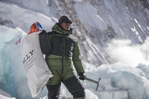 【PEAK OUTLOOKプロジェクト】スイスラグジュアリーブランドBALLYがエベレストの環境保全を目指した廃棄物回収活動をスタート