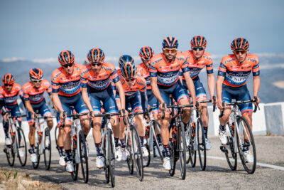 自転車レース「NIPPO・ヴィーニファンティーニ・ファイザネ」が嬬恋キャベツヒルクライムの前夜祭でふれあいイベントを開催　　　　　　　　　　　　