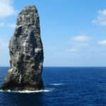 ダイビングの聖地と呼ばれる孀婦岩！大海原にそそり立つ高さ99mの突岩に圧倒