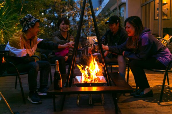 1日2組限定！秋の夜長は焚火を囲んでグラマラスなBBQを。博多駅から徒歩8分でグランピング気分を味わう「GARB LEAVES」