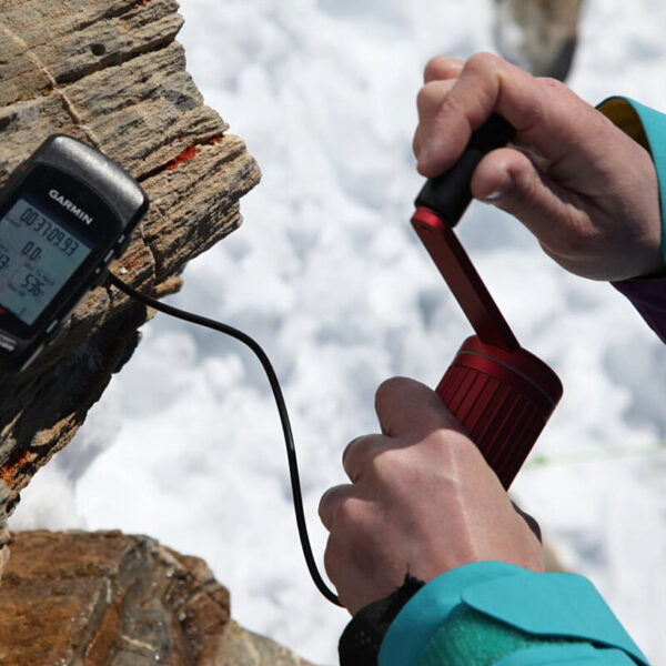 アウトドア、災害時の電力確保に！高性能な手回し発電機「Infinite Orbit」を販売開始