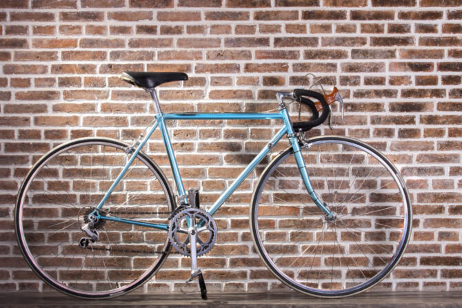 斬新さが人気のロードバイクメーカーチネリの特徴とおすすめジャージを紹介