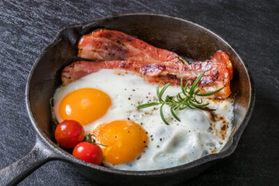 フライパンひとつで簡単に作れるキャンプ飯をご紹介