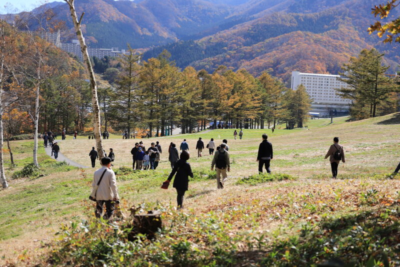 苗場スキー場で紅葉空中散歩