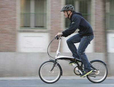 街乗りなど利便性抜群の折りたたみ自転車の使いかたとおすすめをご紹介！