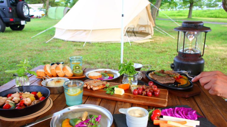 キャンプ食器は収納性・デザイン・素材が大切！おすすめの食器10選
