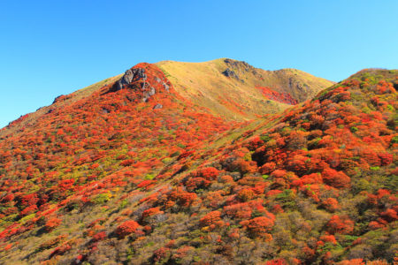 温泉につかりながら登山と紅葉が味わえる九州のスポットをご紹介