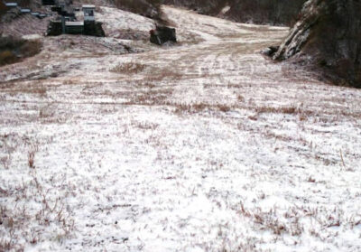 グランスノー奥伊吹「初冠雪！標高１０００m以上のゲレンデが「雪粧！