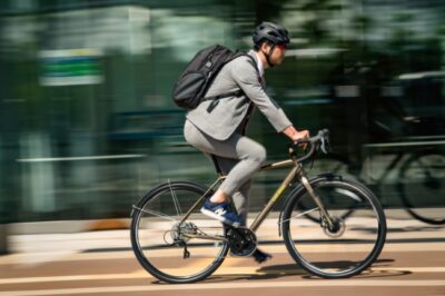 LOUIS GARNEAU(ルイガノ)のMULTIWAY700(マルチウェイ700)販売【毎日の通勤・通学にも安心・安全に使用できる、デイリーユースに最適なスポーツバイク】