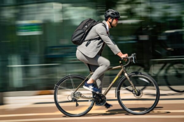 LOUIS GARNEAU(ルイガノ)のMULTIWAY700(マルチウェイ700)販売【毎日の通勤・通学にも安心・安全に使用できる、デイリーユースに最適なスポーツバイク】