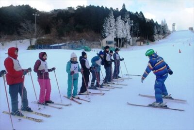 六甲山スノーパーク、スキー＆スノーボードスクール 12/21（土）から開講【ウィンターシーズン到来！六甲山で気軽にゲレンデデビュー！】