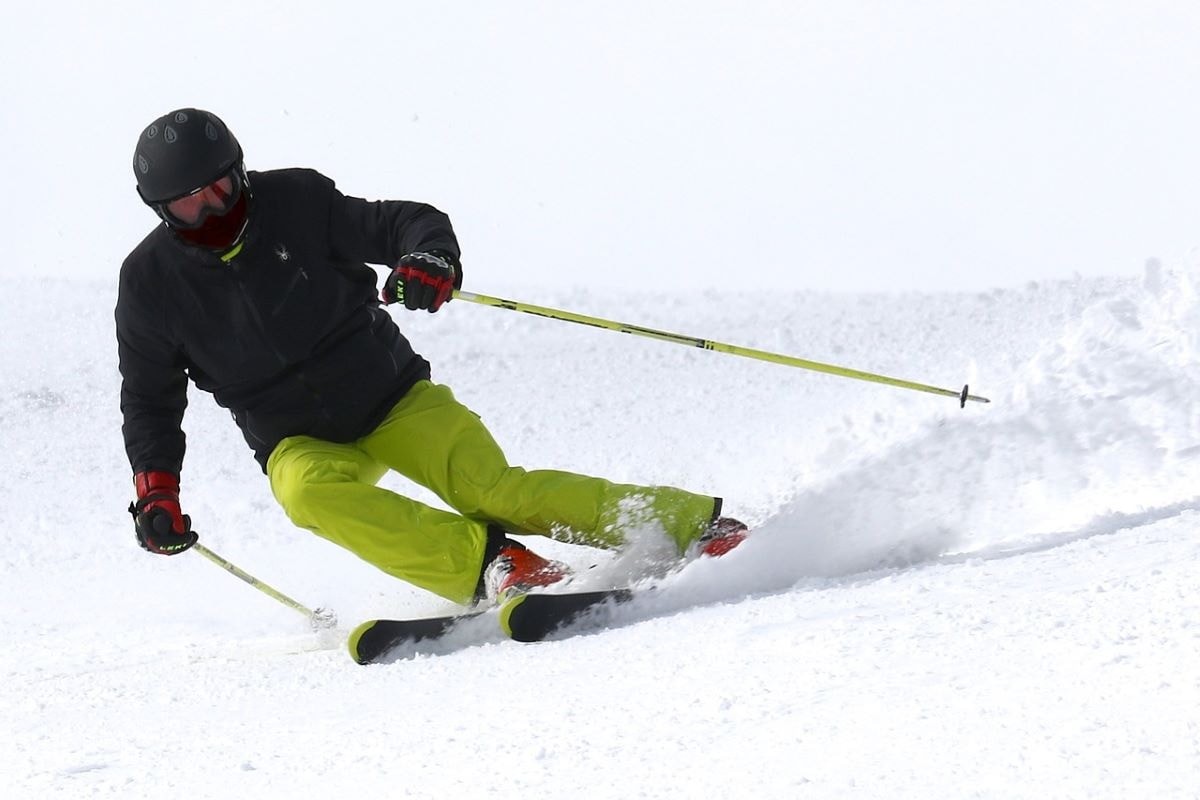 スキーが上達するコツ 秘訣をご紹介 体育 スポーツ科学の観点からみる4つの動きとカラダの感覚 Greenfield グリーンフィールド アウトドア スポーツ
