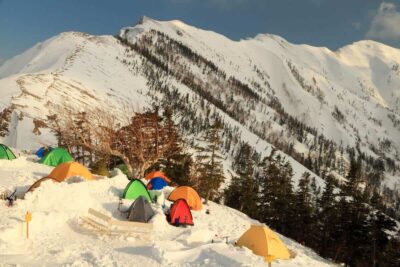 雪山でテント泊するにはどうしたら？おすすめのテントと注意点まとめ