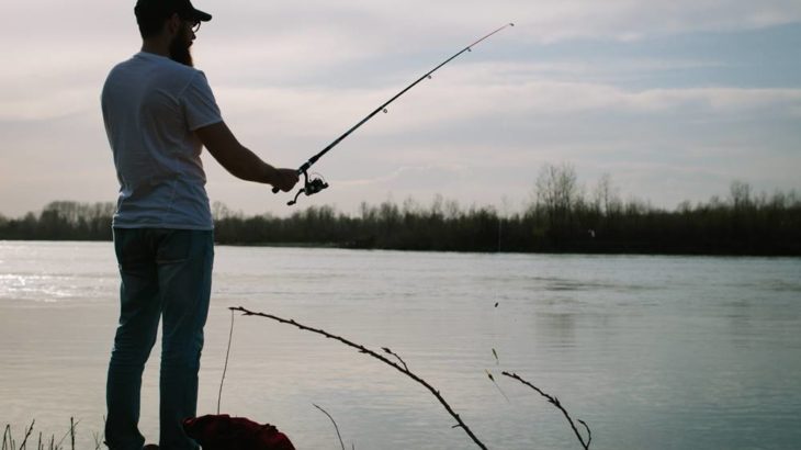 川釣り初心者はまずこの魚種を狙おう 春にシーズンインする川釣りの釣り方 Greenfield グリーンフィールド アウトドア スポーツ