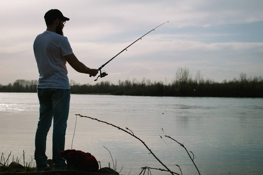 川釣り初心者はまずこの魚種を狙おう 春にシーズンインする川釣りの釣り方 Greenfield グリーンフィールド アウトドア スポーツ