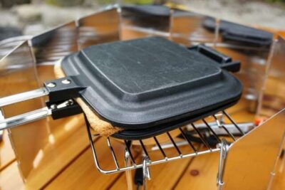 キャンプには直火式ホットサンドメーカーが使える！魅力やおすすめを紹介