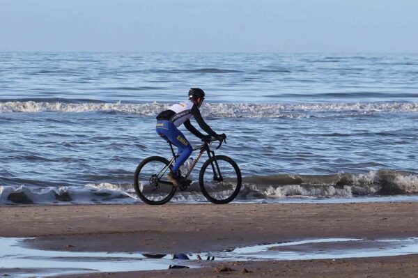 春のロードバイクにぴったり！おしゃれな軽量ウインドブレーカーおすすめ11選