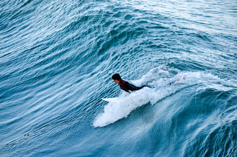 海に行けない日に試したい！サーフィン初心者におすすめな練習用動画 ...