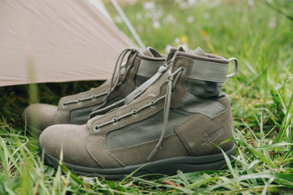 Snow Peak(スノーピーク)とDanner(ダナー)のコラボレーションシューズ「DANNER TACHYON FIELD SP」が発売
