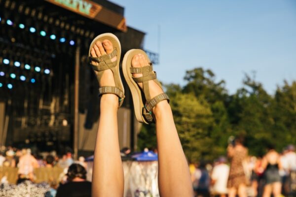 Teva（テバ）のプラットフォームサンダルにシャークソールやエスニックテイストの新作が登場