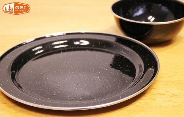 GSI OUTDOORS（ジーエス アイアウドドアーズ）のBLACK カラーホウロウ食器が発売