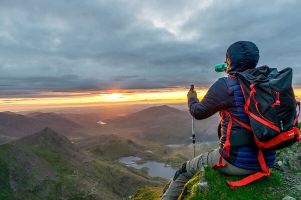 なぜ登山で飲酒を避けるべき？登山での飲酒が与える身体への影響とマナー問題